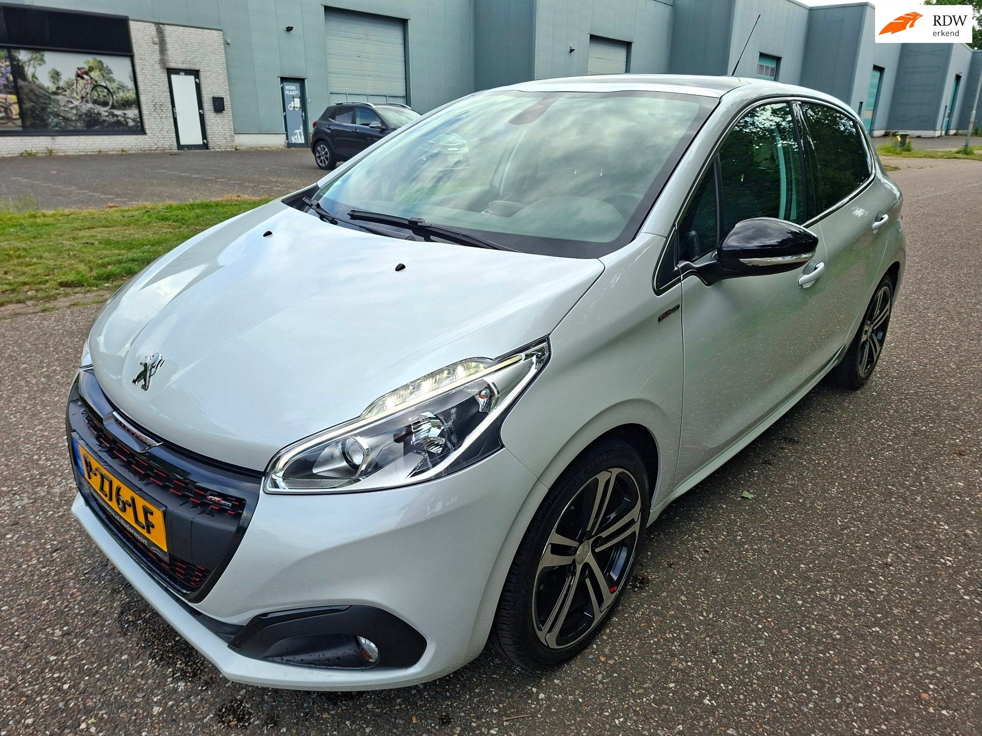 Peugeot 208 1.2 PureTech GT-line super mooi panorama dak, Auto's, Peugeot, Voorwielaandrijving, Automatische klimaatregeling, Euro 6