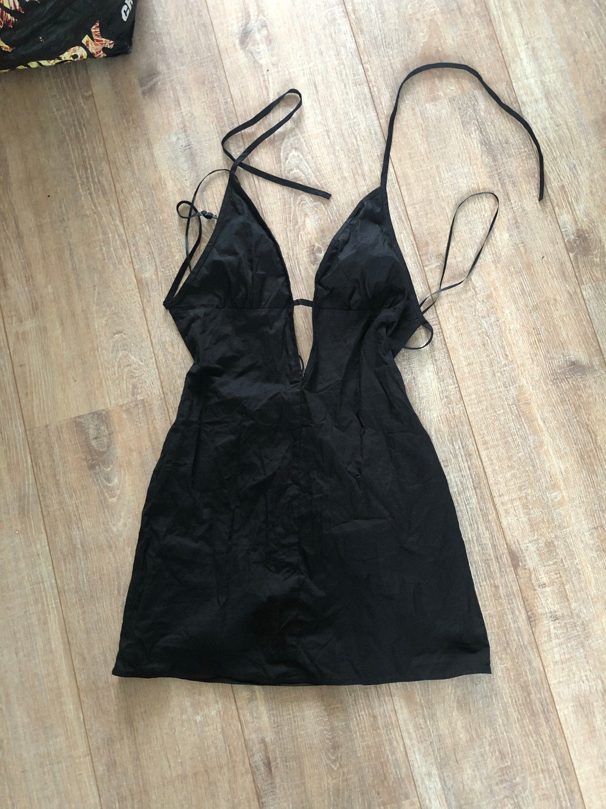 Zwart jurkje met open rug en diepe V-hals, Kleding | Dames, Jurken, Zwart, Ophalen of Verzenden, Zo goed als nieuw, Maat 36 (S)