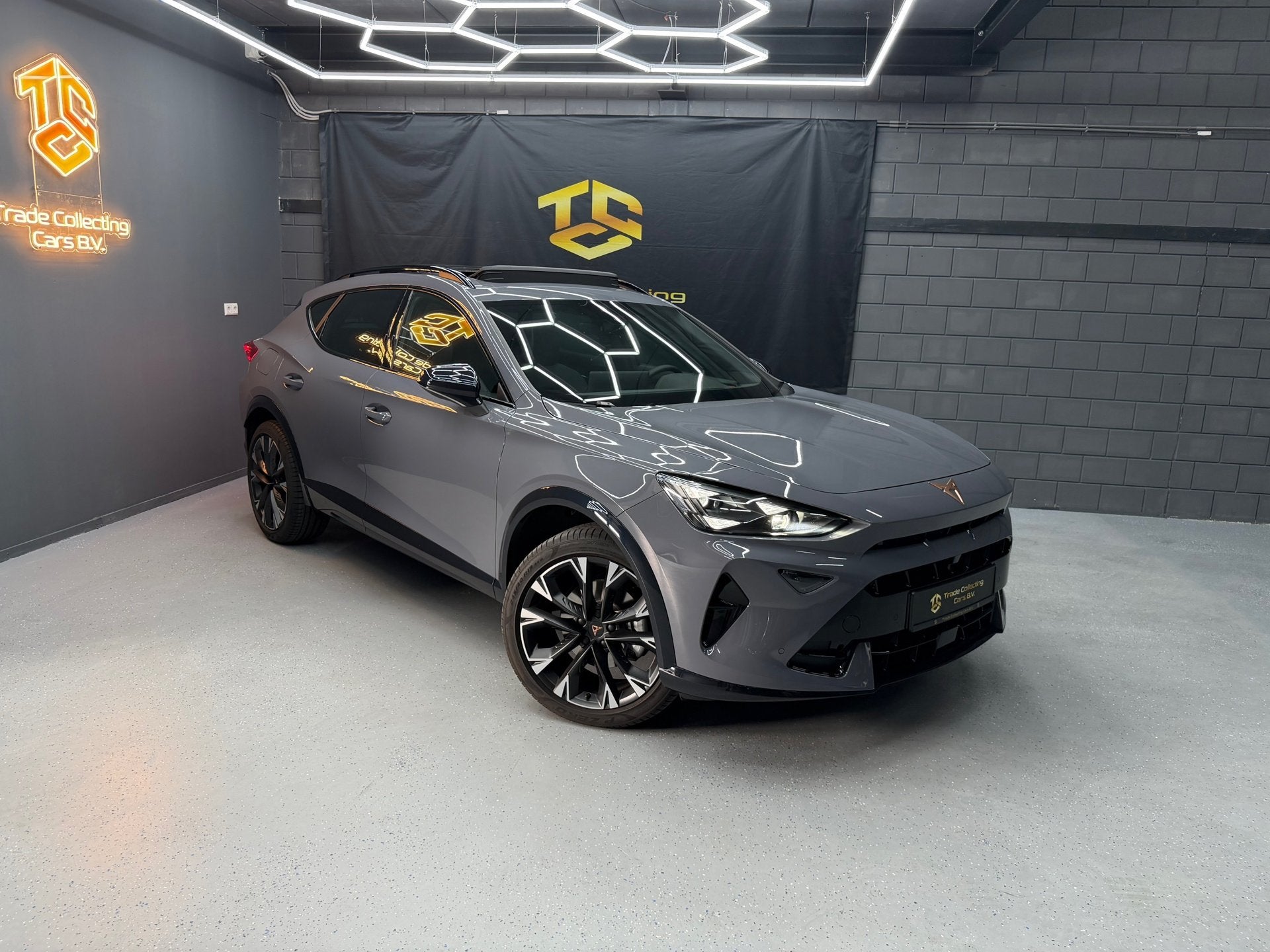 CUPRA Formentor 1.5 TSI e-Hybrid PANO-KEYLESS-CAM-ACC-CARPLA, Auto's, Dealer onderhouden, 1498 cc, Zwart, 4 cilinders