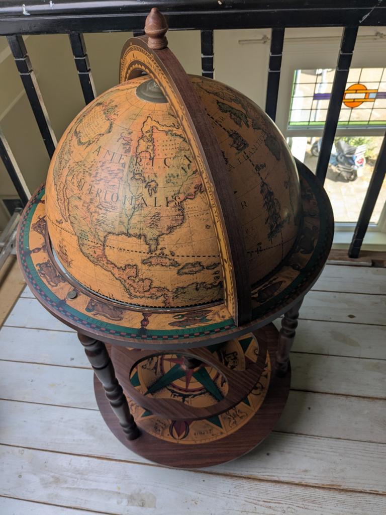 Vintage Italiaanse staande drankglobe wereldbol, Ophalen