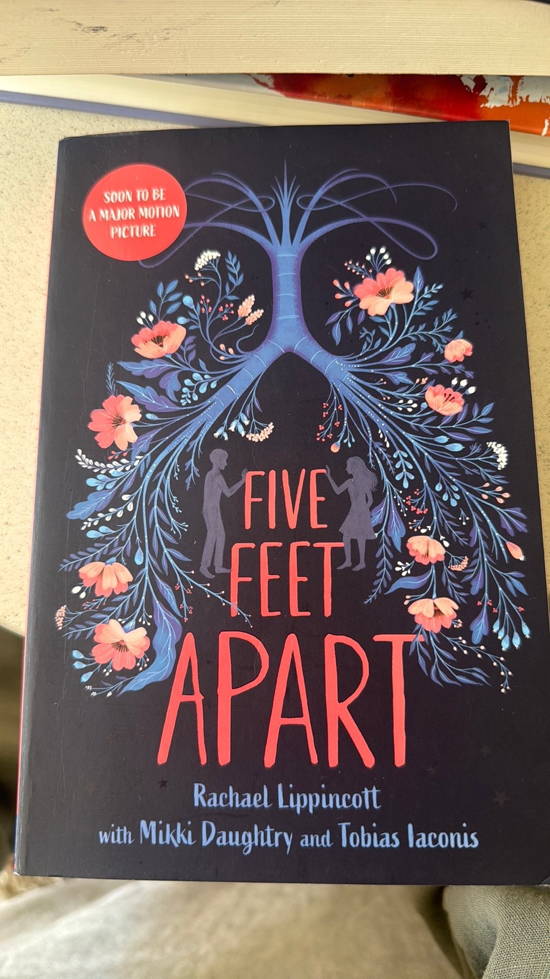 Five feet apart; Rachel Lippincott, Ophalen of Verzenden, Zo goed als nieuw
