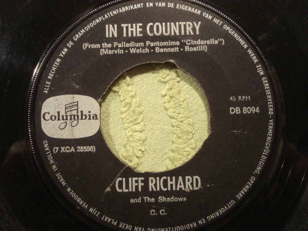 Cliff Richard The Shadows 7" Vinyl Single: ‘In the country’, Cd's en Dvd's, Ophalen of Verzenden, Gebruikt, 7 inch, Pop