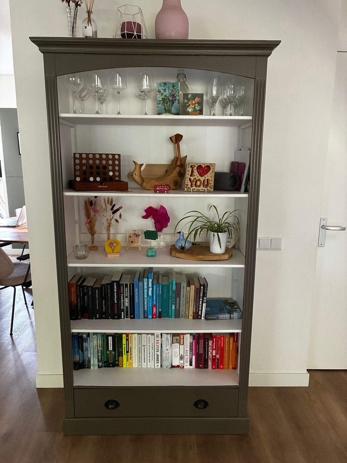 Stijlvolle boekenkast met lade en planken, Huis en Inrichting, Kasten | Boekenkasten, Ophalen, Gebruikt, 100 tot 150 cm, 200 cm of meer