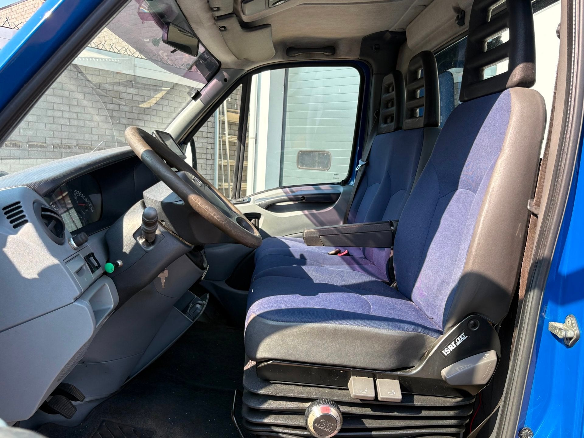Iveco Daily N1 40C15 410 3.0 16V 146pk TIJHOF OPRIJWAGEN 3-p, Auto's, Bestelauto's, Gebruikt, Iveco, 2420 kg, Origineel Nederlands
