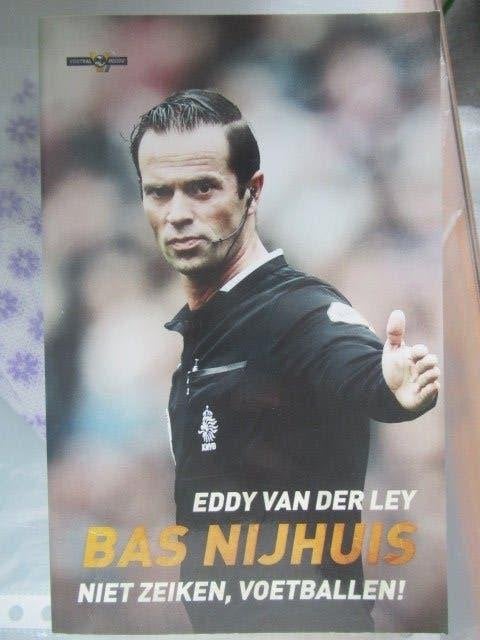Bas Nijhuis - Niet zeiken, voetballen! Eddy van der Ley, Eddy van der Ley, Ophalen of Verzenden, Zo goed als nieuw, Balsport