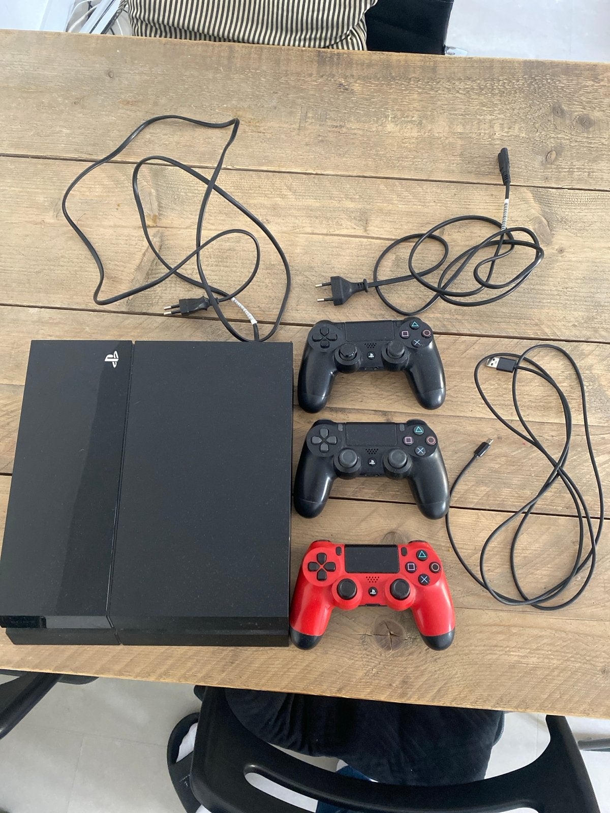 PlayStation 4 met 3 controllers en kabels, Ophalen of Verzenden, Original, Met 3 controllers of meer, 500 GB