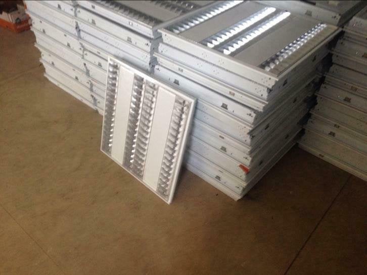 Tl bakken armaturen hoogfrequent T5 60x60cm Z.G.A.N. €20,-, Gebruikt, Niet ingevuld, Lamp met armatuur, Niet ingevuld