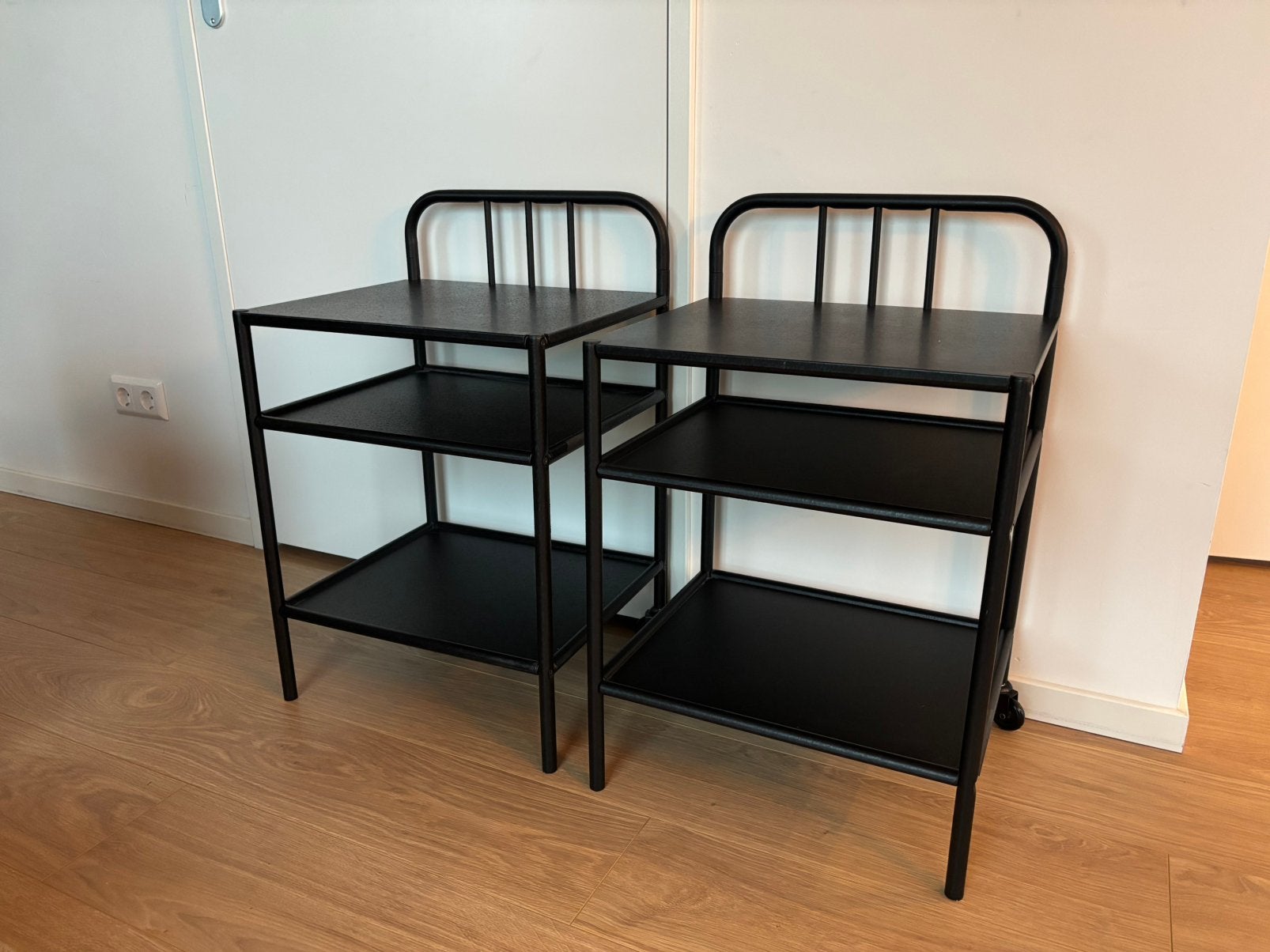 IKEA Fyresdal nachtkastjes – zwart staal – zo goed als nieuw, Ophalen, Metaal of Aluminium, 55 tot 70 cm, Zo goed als nieuw