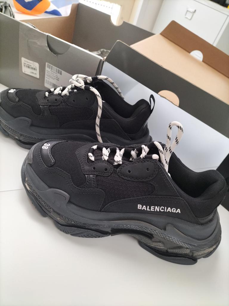 Nieuwe balenciaga schoenen zwart maat 38 dames, Kleding | Dames, Schoenen, Ophalen of Verzenden, Zo goed als nieuw, Zwart, Sneakers of Gympen