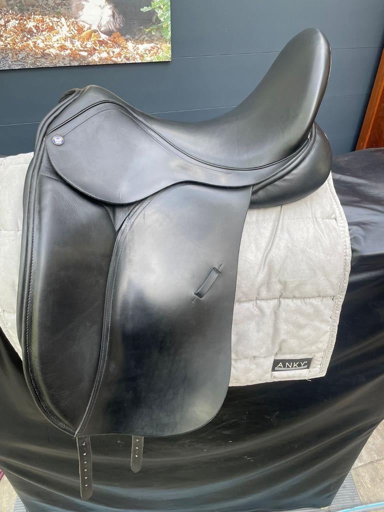 KM dressage deluxe dressuur zadel, Dieren en Toebehoren, Ophalen, Zo goed als nieuw, Dressuur