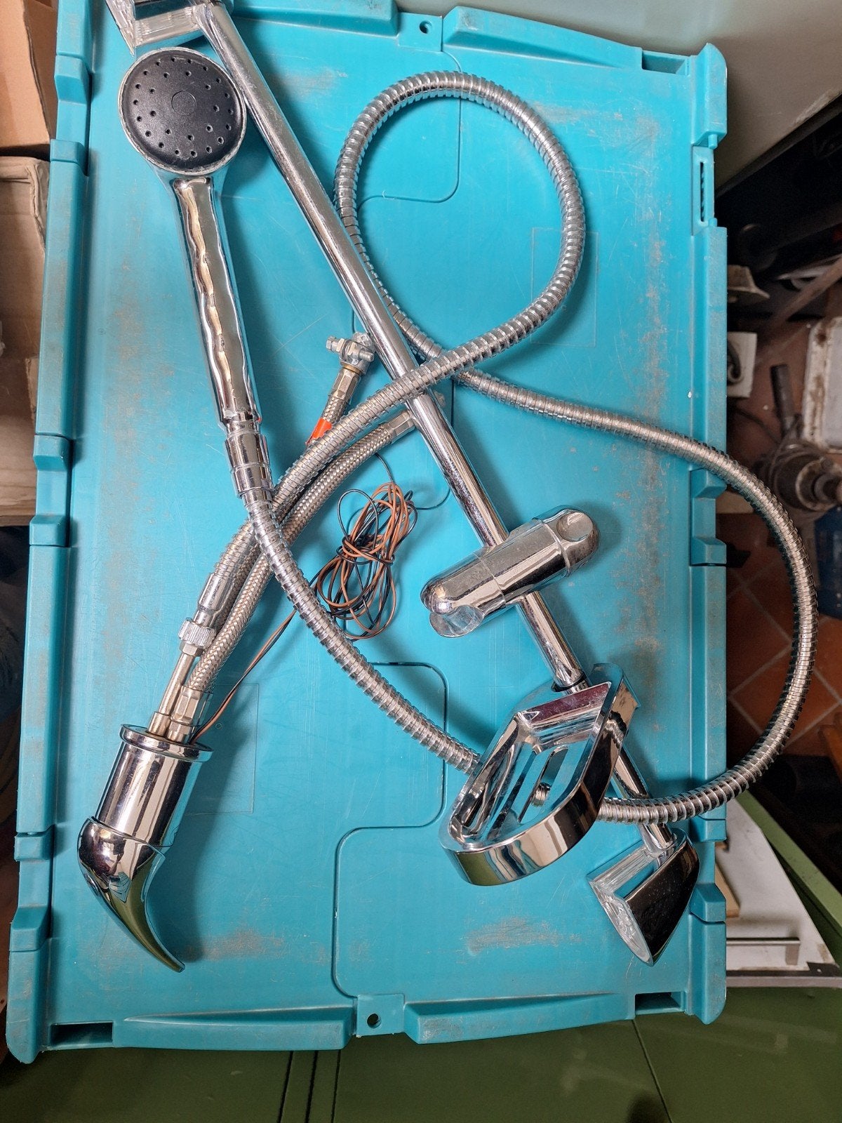 Douche garnituur met kraan en slangen voor camper of caravan, Caravans en Kamperen, Camper-accessoires, Ophalen of Verzenden, Gebruikt