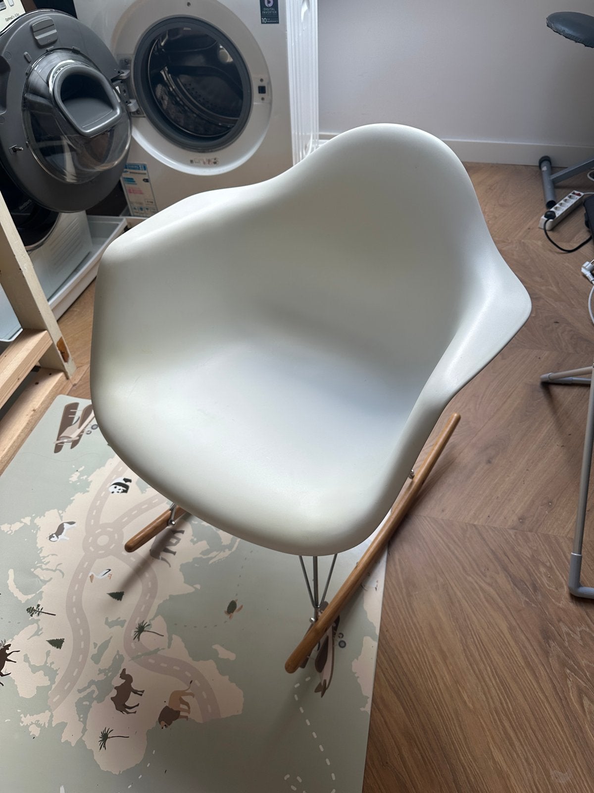 Witte kuip schommelstoel, Huis en Inrichting, Stoelen, Ophalen, Kunststof, Gebruikt, Wit
