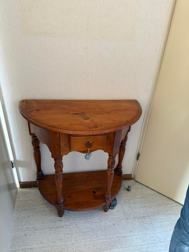 Halfronde sidetable van grenenhout met lade, Huis en Inrichting, Tafels | Sidetables, Ophalen, Gebruikt, 50 tot 100 cm, Overige vormen