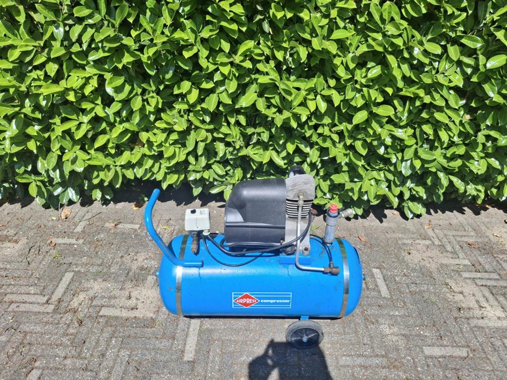 Airpress compressor., Doe-het-zelf en Verbouw, Minder dan 25 liter, Ophalen, Zo goed als nieuw, Minder dan 200 liter/min
