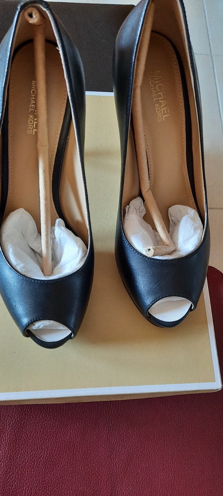 Michael Kors Erika Platform Peep-Toe Pumps Zwart maat  35, Kleding | Dames, Schoenen, Verzenden, Zo goed als nieuw, Zwart