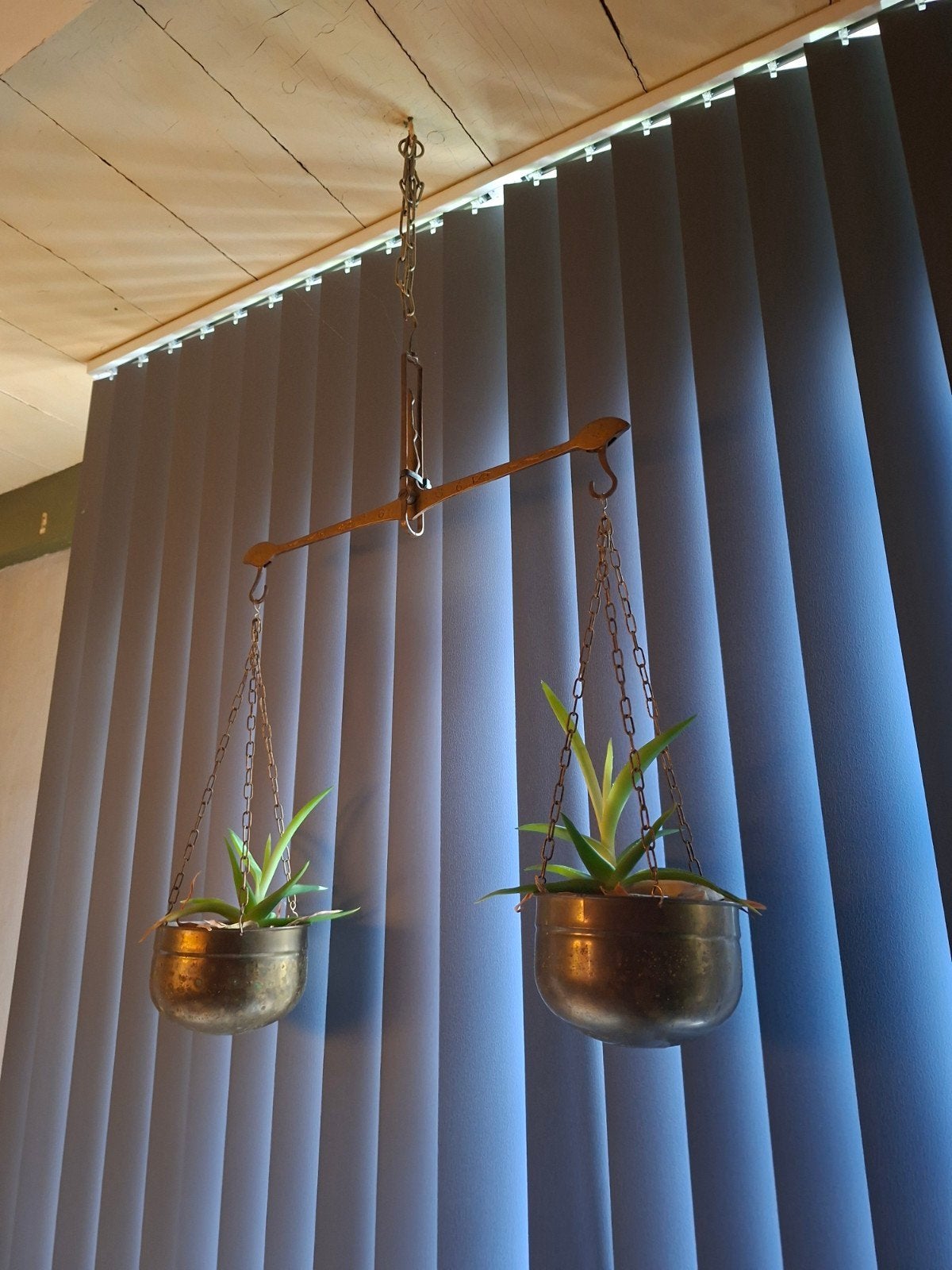 Vintage messing weegschaal met plantenhangers, Ophalen