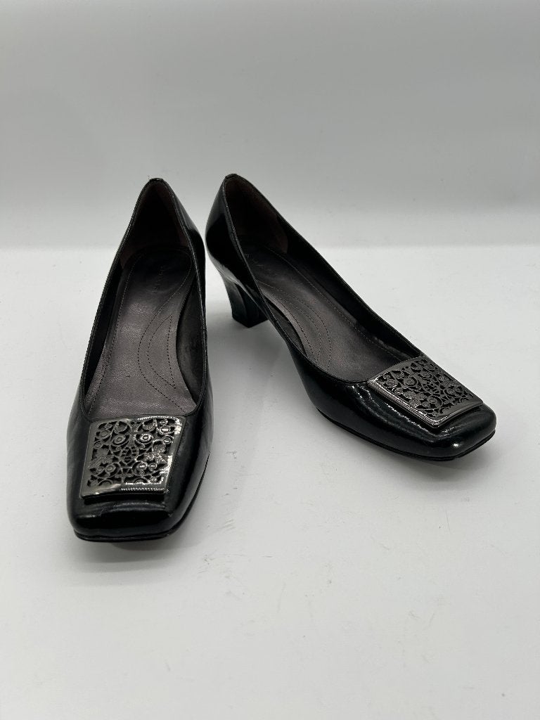Tahari, maat 40 zwarte schoenen met een mooi sieraad, Schoenen met lage hakken, Tahari, Verzenden, Zwart