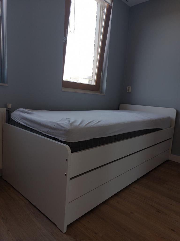 Ikea Slakt, wit uitschuifbed met lades en extra slaapplek, Ophalen, Modern en functioneel, Gebruikt, 90 cm