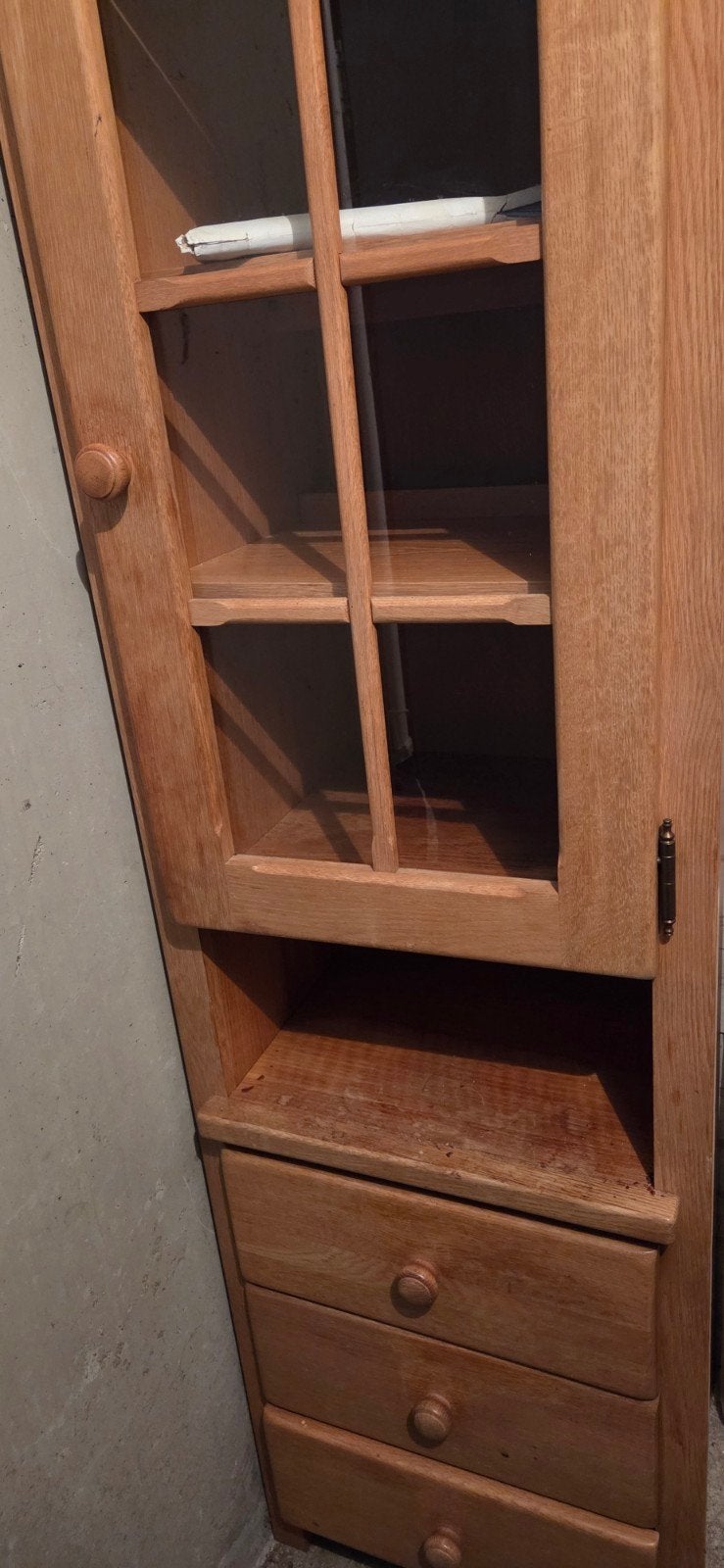 Houten hoekkast met lades en glazen deur, Ophalen, Gebruikt
