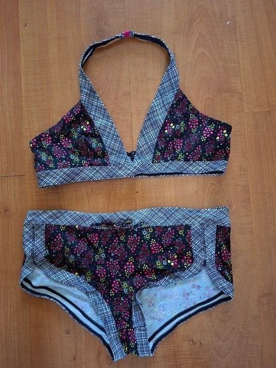 Hema meisjes bikini zwart geruit bloemen mt 158-164, Kinderen en Baby's, Kinderkleding | Kinder-zwemkleding, Bikiniset, Meisje