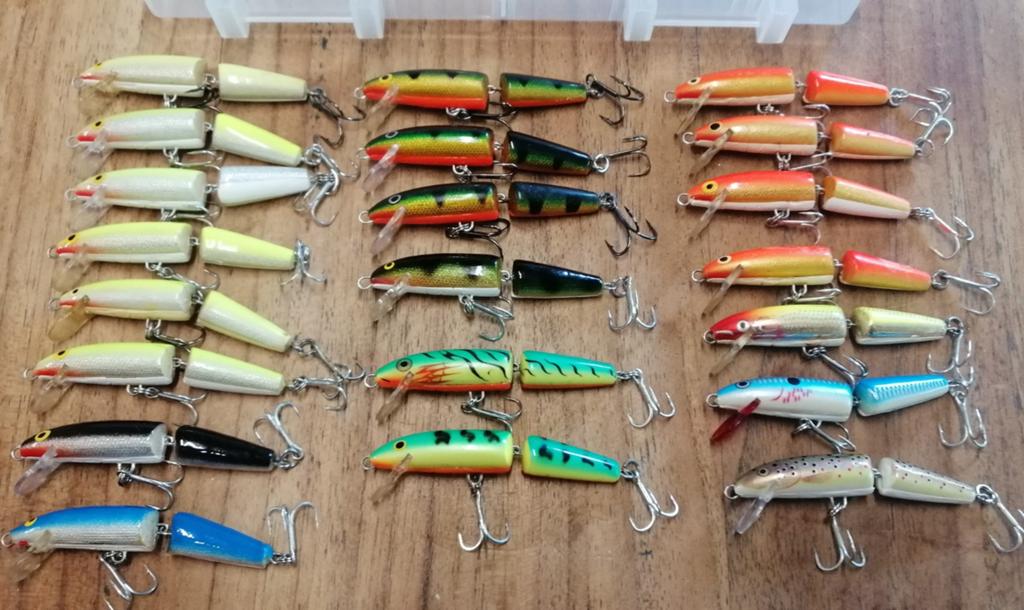 21x Rapala J7 topplugjes in tackleboxje, Watersport en Boten, Ophalen, Gebruikt, Overige typen