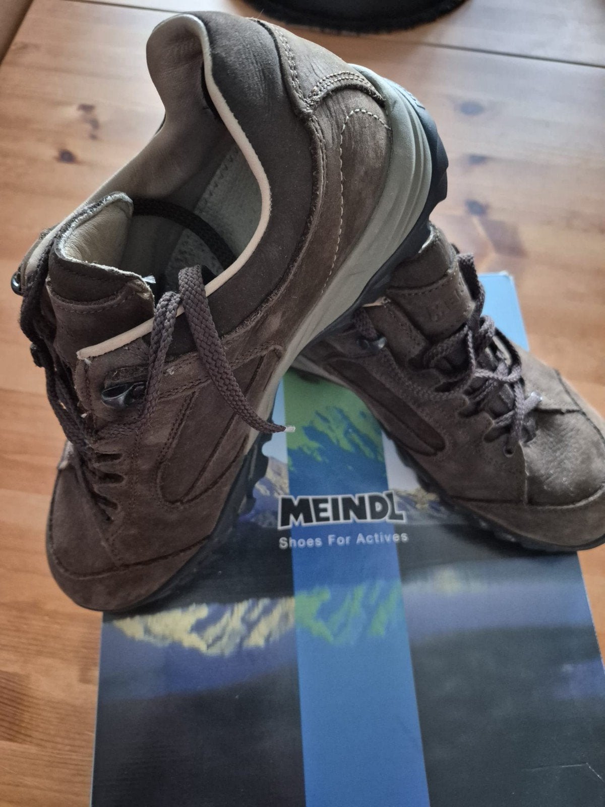 Meindl Lugano comfort fit wandelschoenen, maat 9 (eu 43), Sport en Fitness, Bergsport en Wandelen, Ophalen, Zo goed als nieuw