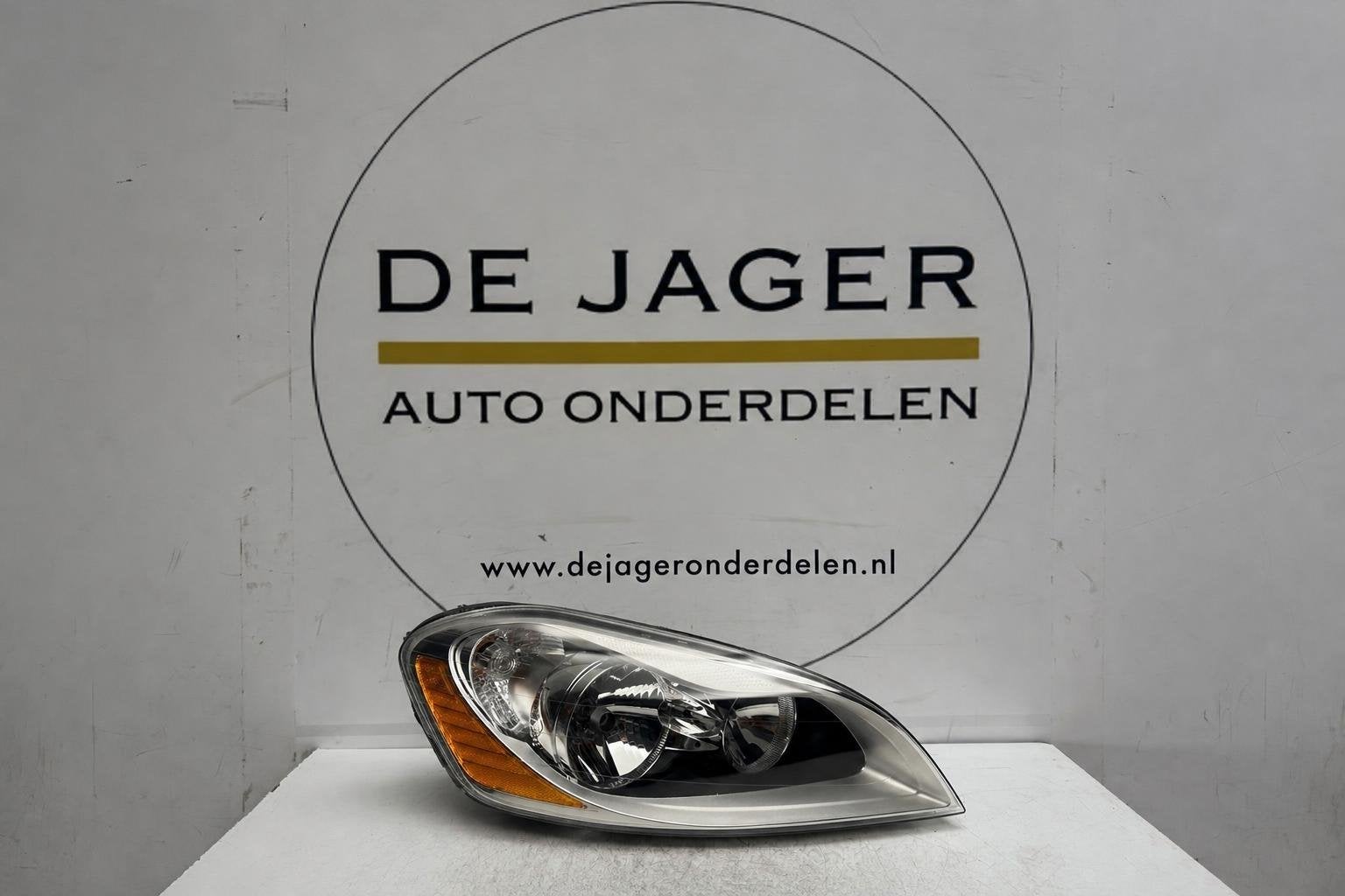 Volvo XC60 Y20 koplamp rechts 30763144, Gebruikt, Gunnar Engellaus vag 8
405 31  Gothenburg, SE, Info@volvocars.com, Ophalen of Verzenden