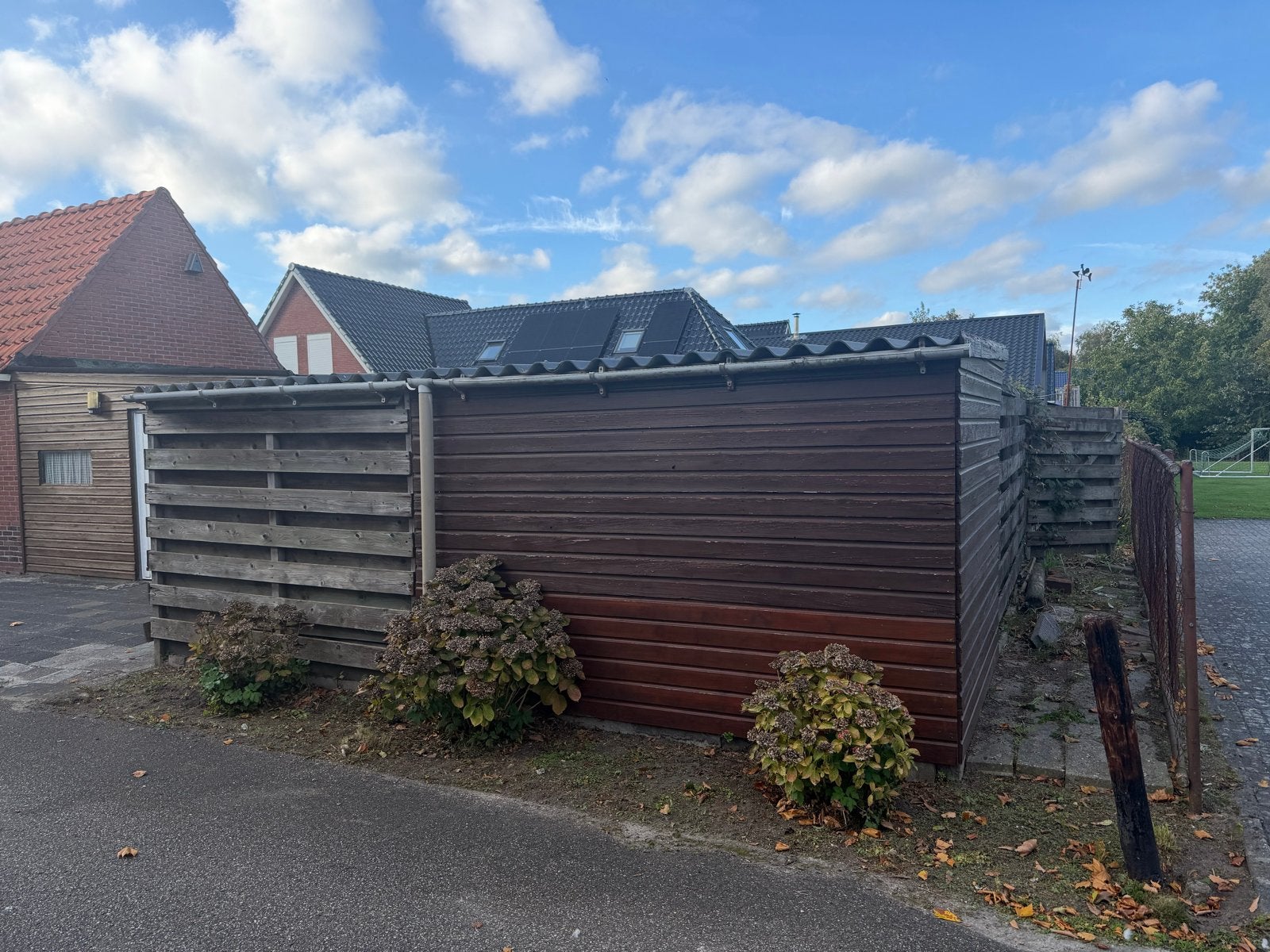 Houten berging met afdak - Ideaal voor opslag of fietsen, Ophalen, Gebruikt, Hout, Fietsenberging