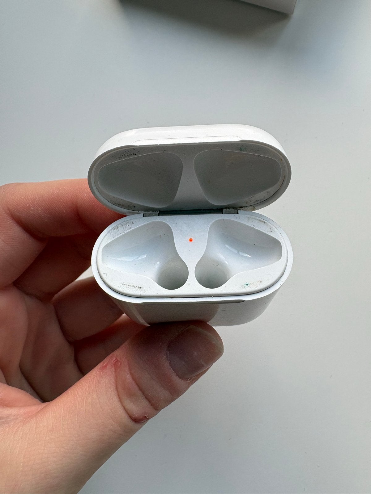 Foto 8 van Apple AirPods met oplaadcase (MV7N2ZM/A) - Geluidsprobleem