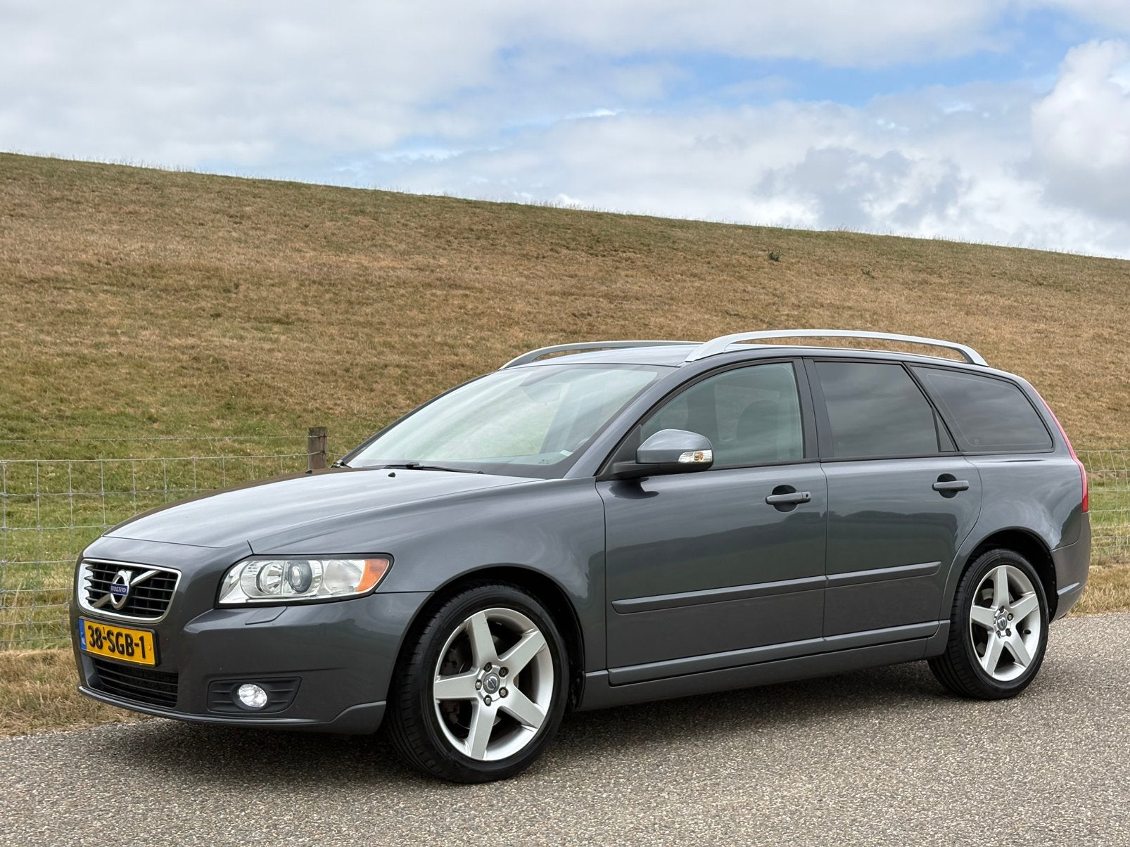 Volvo V50 2.0 D3 Geartronic 2011 Grijs | 5 Cilinder | Xenon, Auto's, Volvo, Euro 5, LED verlichting, Zwart, 1984 cc