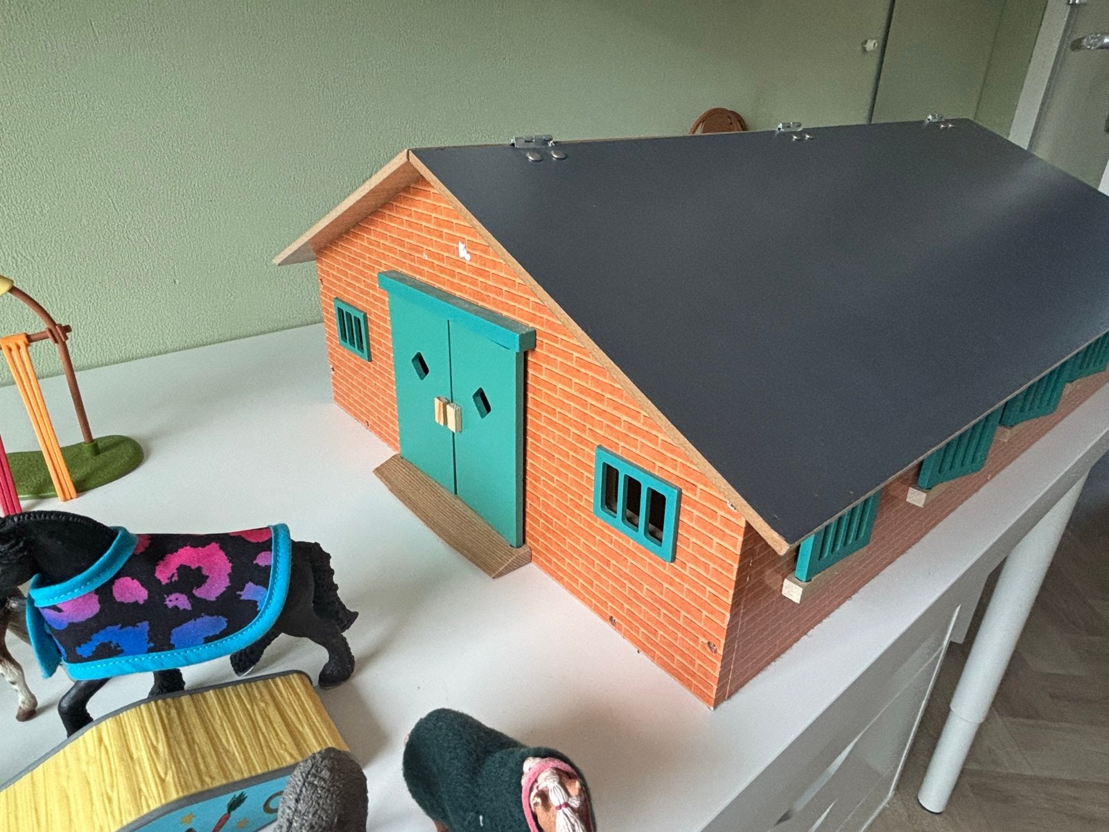 Verzameling Schleich paarden, grote stal en accessoires, Ophalen, Zo goed als nieuw, Jongen of Meisje