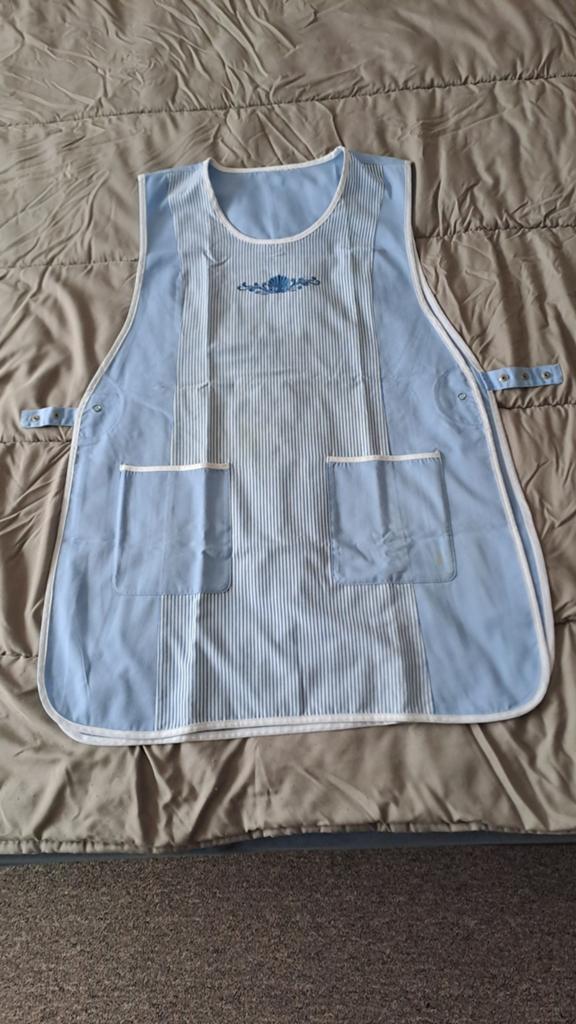 Leuke vintage blauwe schort met zakken, Huis en Inrichting, Keuken | Textiel, Schort, Blauw, Ophalen of Verzenden, Zo goed als nieuw