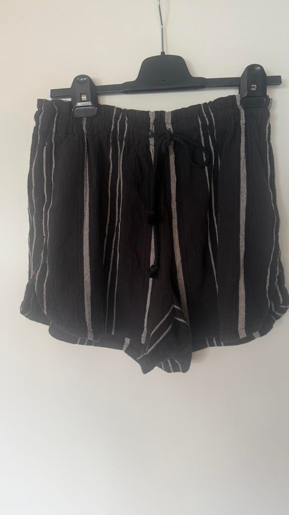 Xirena Shorts Starla gestreept nieuw, Maat 38/40 (M), Kort, Zwart, Nieuw