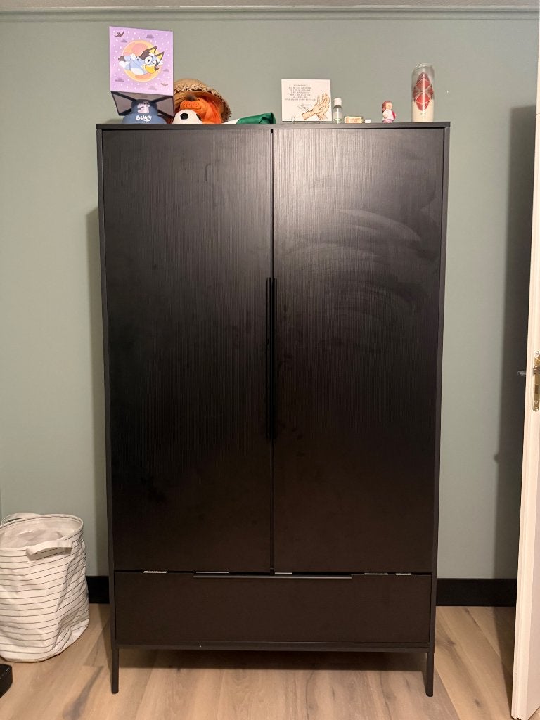 Zwarte commode en kast kinderkamer, Ophalen, Gebruikt, 50 tot 70 cm, 100 cm of meer