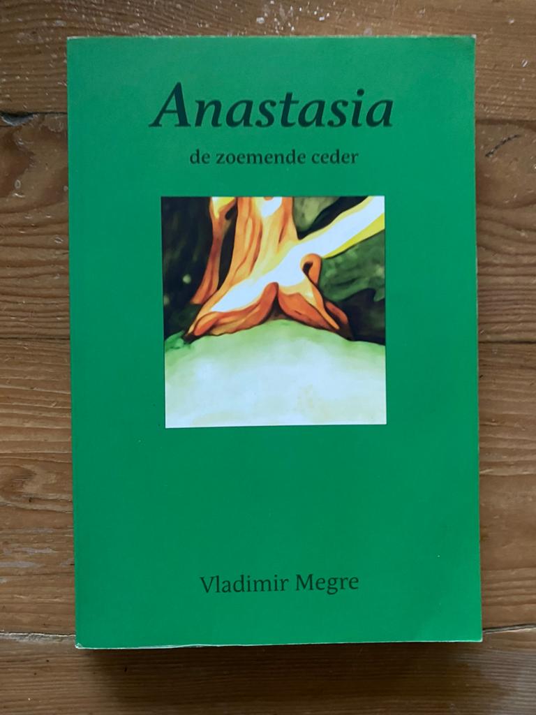 Anastasia- De zoemende ceder - W Megre, Boeken, Ophalen of Verzenden, Gelezen
