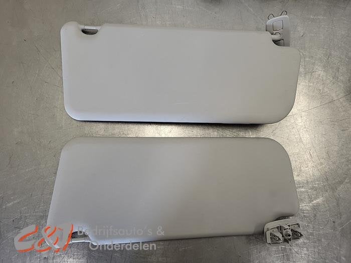 Zonneklep set van een Peugeot Partner