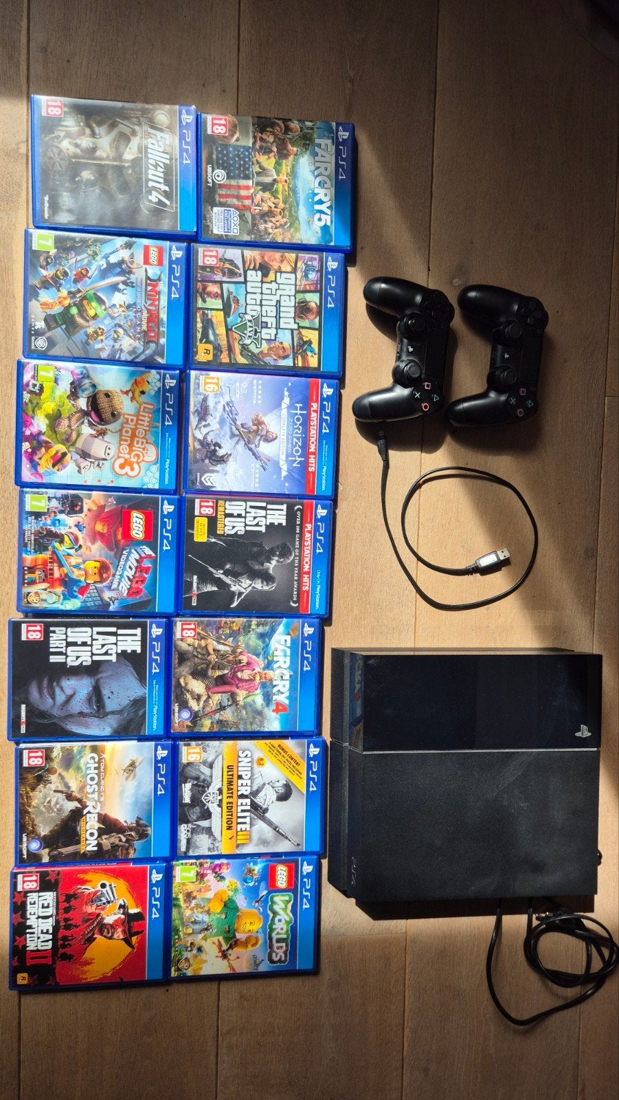 PlayStation 4 500 GB met 2 controllers en 12 games, 2 spelers, Ophalen, Gebruikt, Vanaf 3 jaar