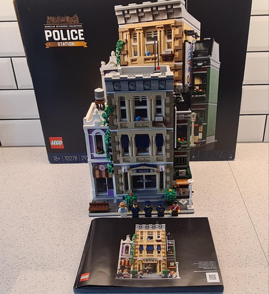 Lego 10278 Politiebureau met doos en instructies, Lego, Ophalen of Verzenden, Zo goed als nieuw, Compleet