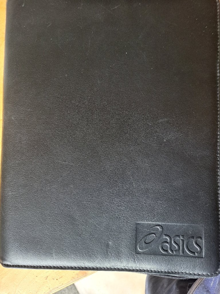 Asics lederen map, Diversen, Schrijfwaren, Ophalen of Verzenden, Zo goed als nieuw