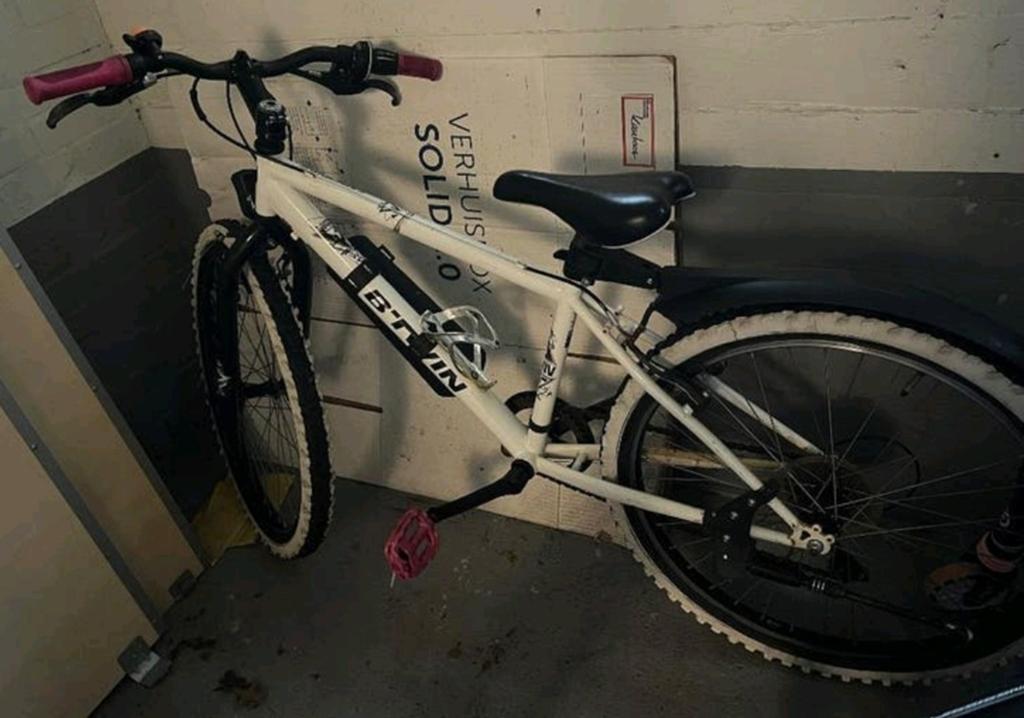 B'Twin Mountainbike 24 inch Wit met roze accenten, Ophalen of Verzenden, Handrem, BTWIN, Gebruikt