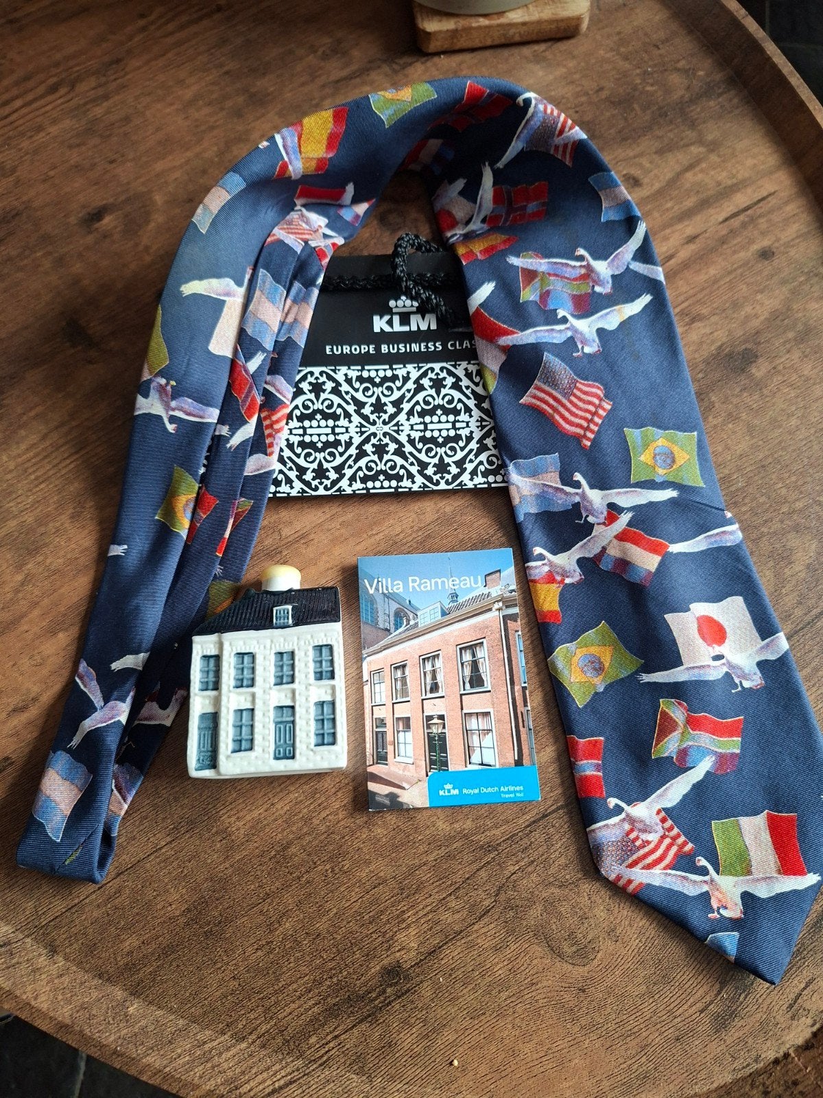 KLM huisjes  106  en jubileum stropdas., Ophalen of Verzenden, Nieuw, 81 t/m 91, Gevuld