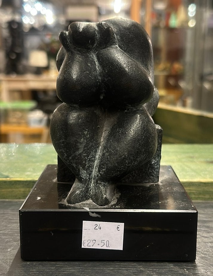 Abstracte sculptuur Hans van Tilburg op marmeren sokkel, Ophalen, Minder dan 20 cm, Zwart, Op sokkel