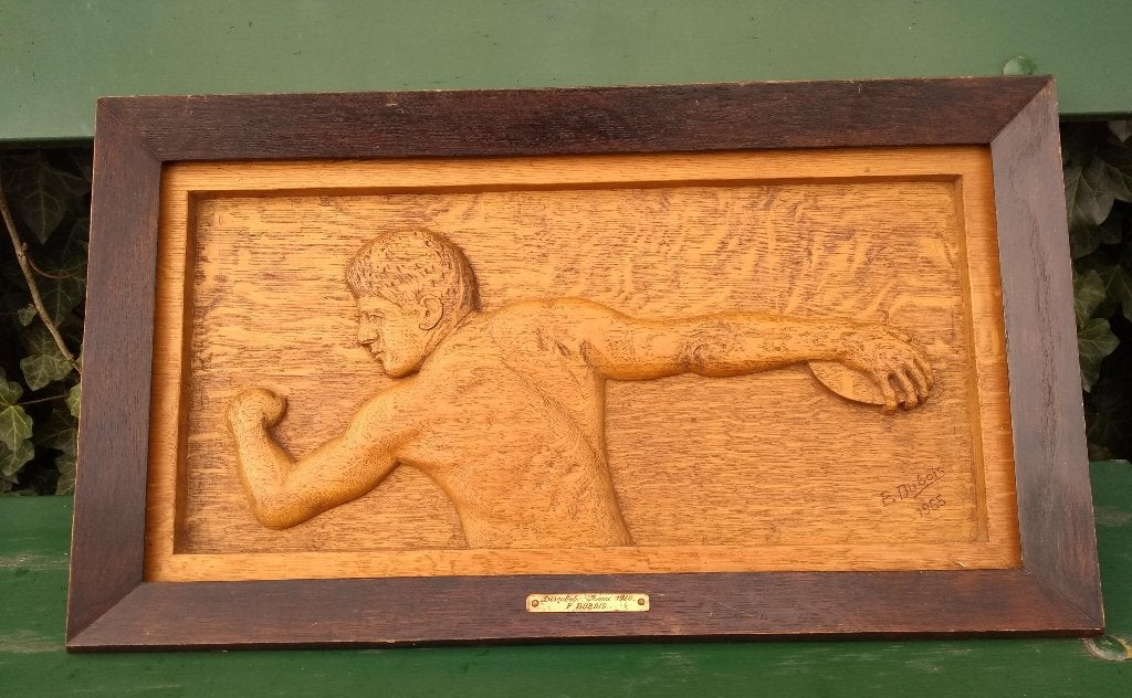 ART DECO stijl reliëf houtsnijwerk van een discus werper, Antiek en Kunst, Houtsnijwerk, Handgemaakt, Art deco, Hout
