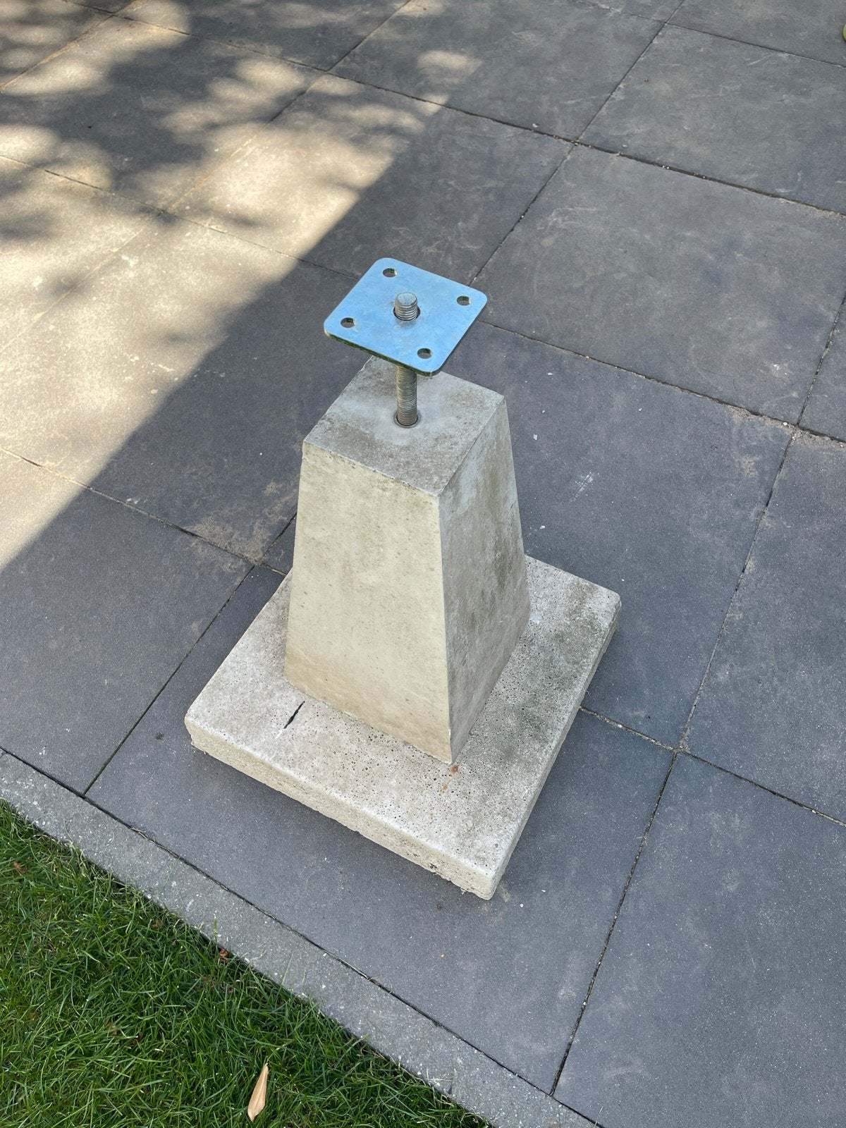 Betonpoer taps met gewapende beton tegel., Doe-het-zelf en Verbouw, Ophalen, Zo goed als nieuw