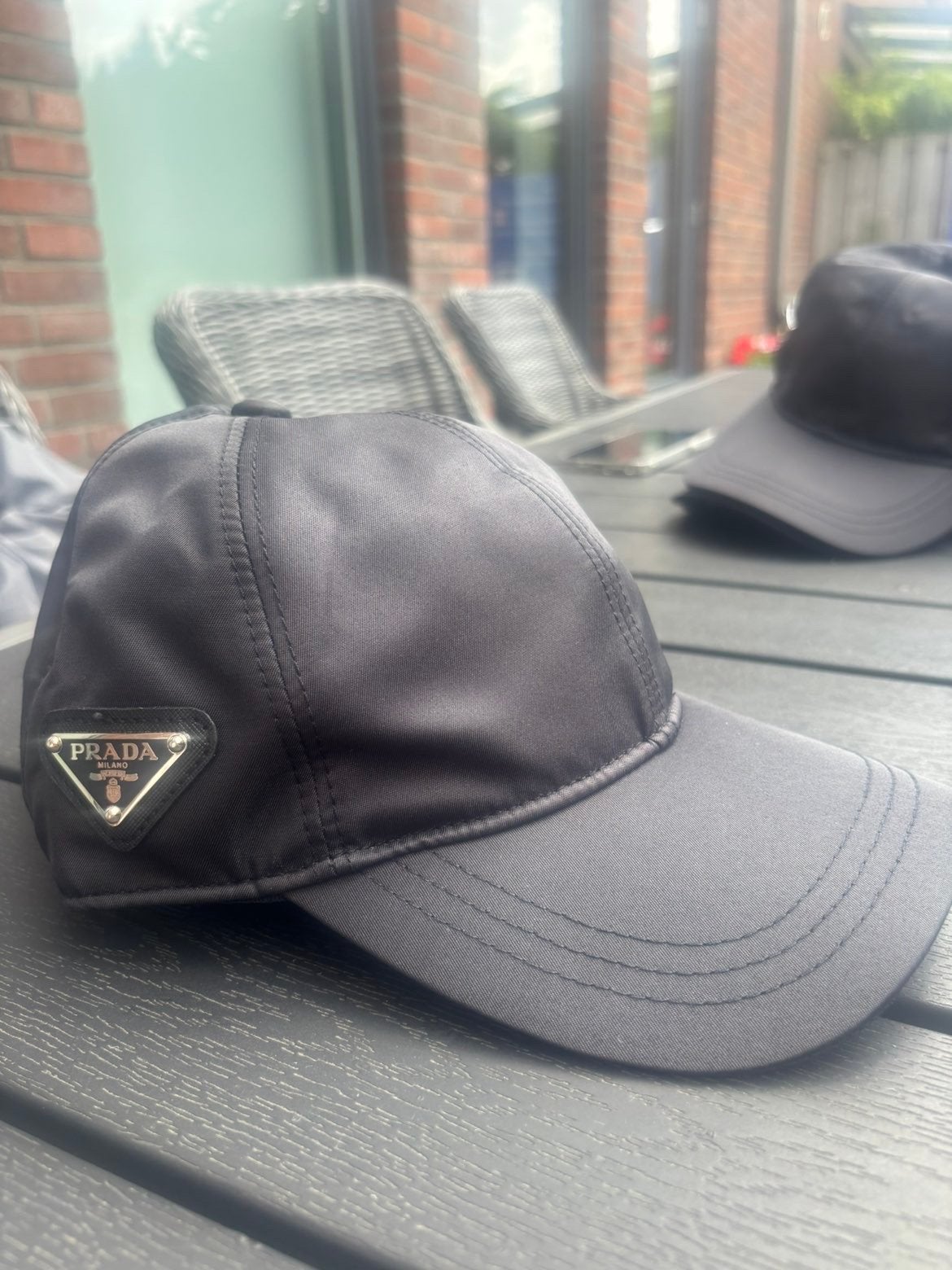 Prada petje - Stijlvolle zwarte cap, Kleding | Dames, Hoeden en Petten, Zo goed als nieuw, Pet, One size fits all, Ophalen