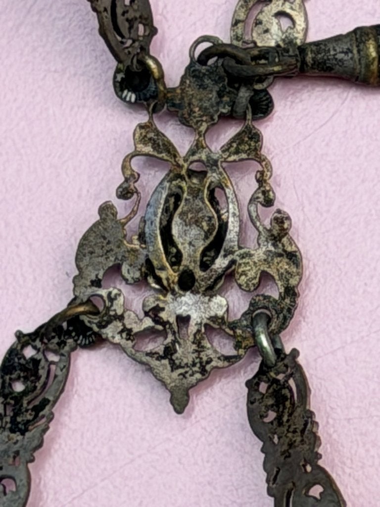 Antieke zilverkleurige ketting met gedetailleerde hanger, Ophalen of Verzenden, Zilver