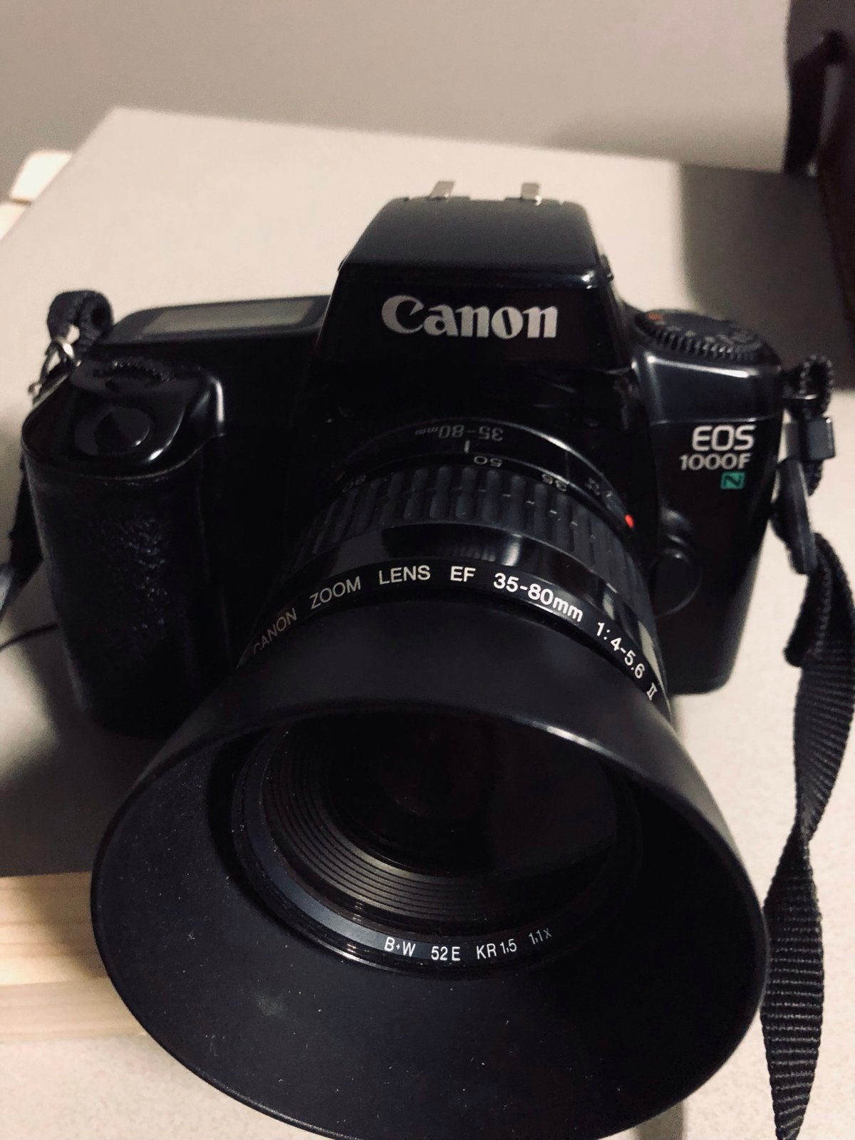 Analoge Canon EOS 1000F camera met flitser en filmrolletjes, Ophalen, Gebruikt, Spiegelreflex, Canon