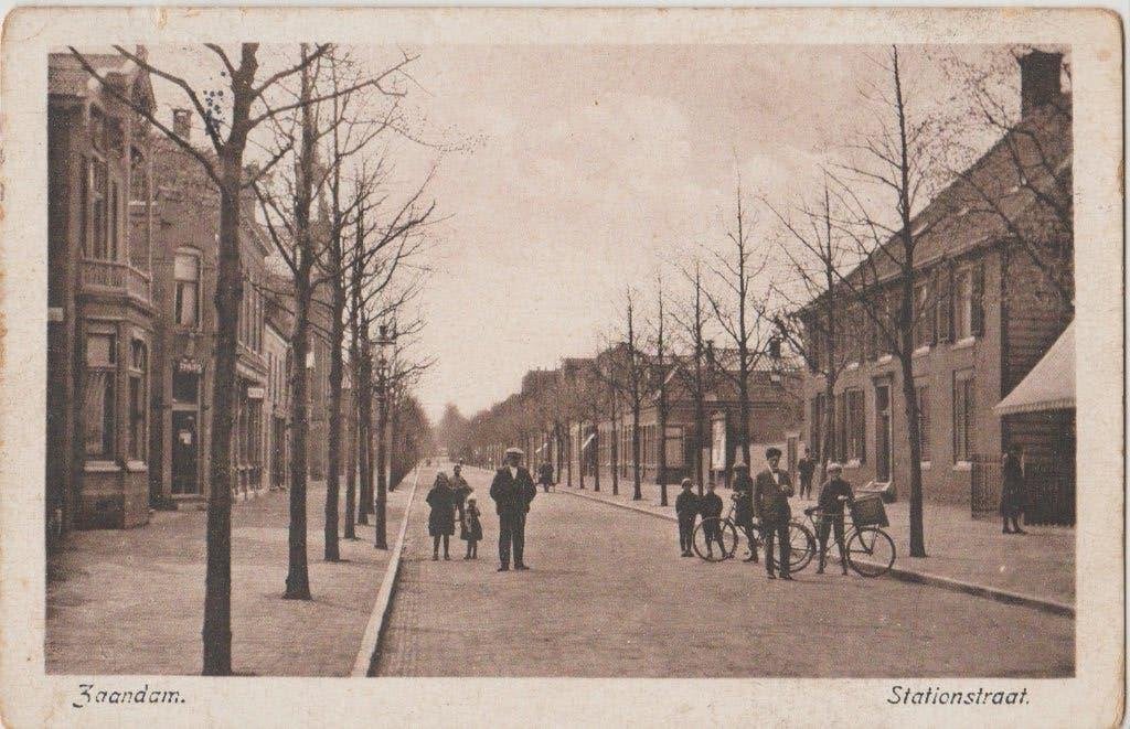 1929 stationstraat zaandam zaans straatbeeld zaanse zaan, Verzamelen, Ophalen of Verzenden, 1920 tot 1940, Gelopen, Noord-Holland