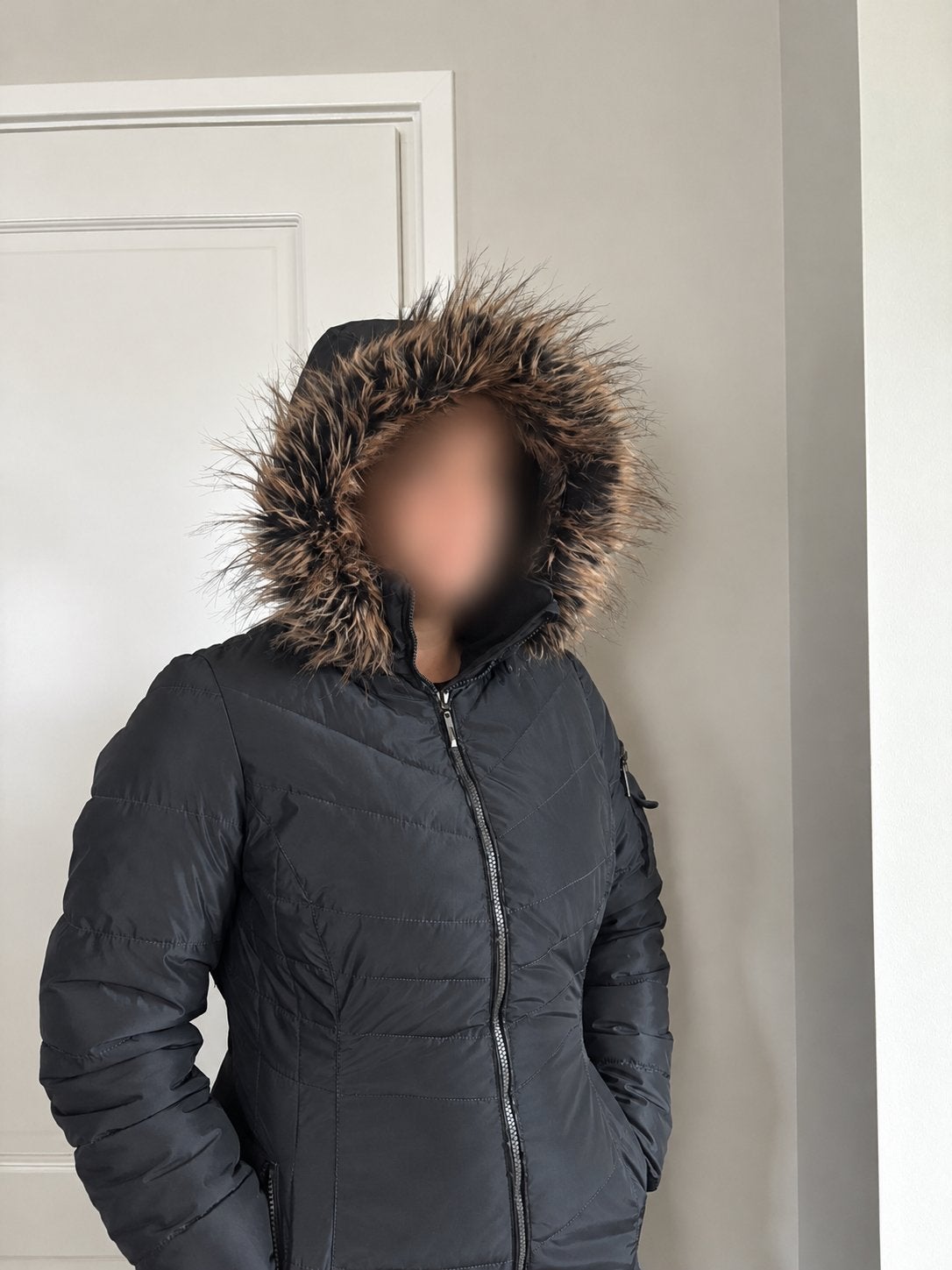 Zwarte winterjas met bontkraag - Maat M, Ophalen of Verzenden, Zo goed als nieuw, Maat 38/40 (M), Zwart