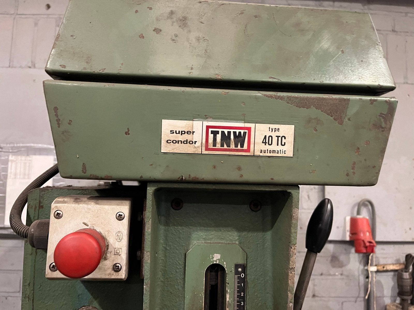 Kolomboormachine TNW supercondor 40TC met kruistafel, Ophalen, Variabele snelheid, Kolomboormachine, Gebruikt